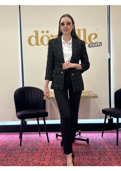 Önü ve Kollarında Düğme Detayları Olan Kare Desenli Astarlı Blazer Ceket indirimleri