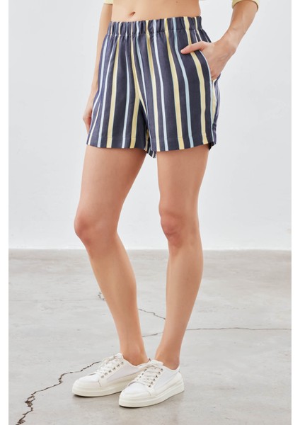 Kadın Çizgili Dokuma Cepli Şort