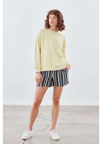 Kadın Çizgili Dokuma Cepli Şort modelleri