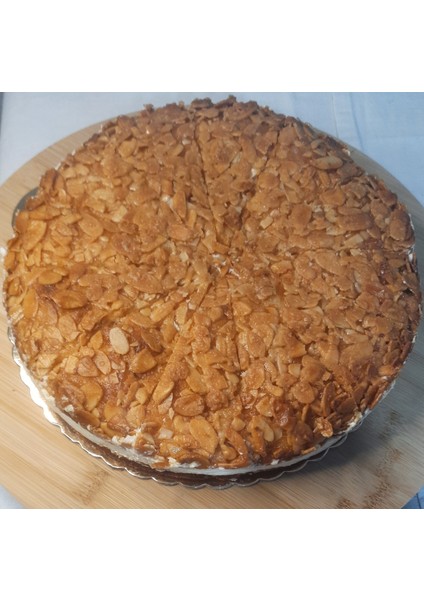 Bienenstichtorte 26 cm Çapında 12 Dilimlik indirimleri