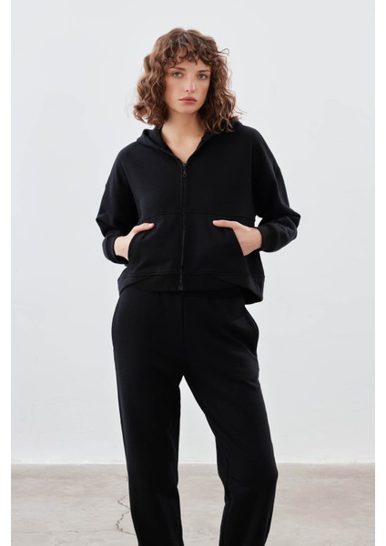 Kadın Pamuklu Üç Iplik Cepli Kapişonlu Uzun Kollu Sweatshirt fiyatları