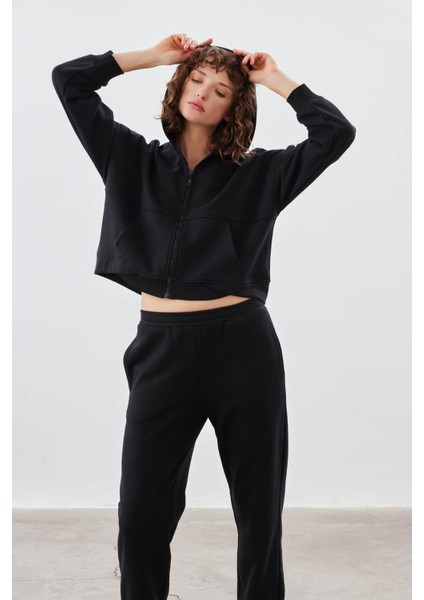 Kadın Pamuklu Üç Iplik Cepli Kapişonlu Uzun Kollu Sweatshirt