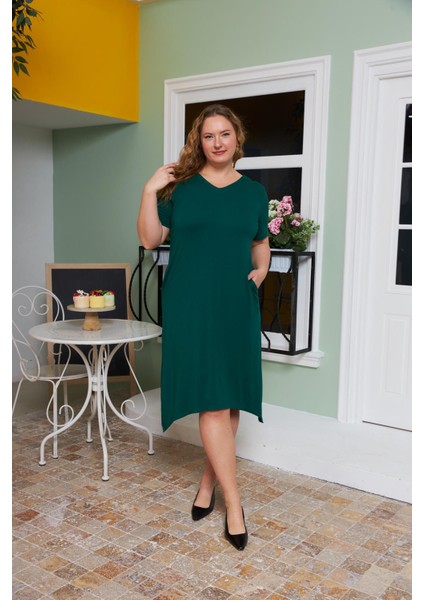 Asimetrik Kesim Sırt Kemer Detaylı Büyük Beden Elbise Zümrüt