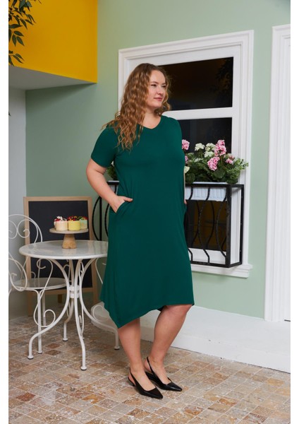 Asimetrik Kesim Sırt Kemer Detaylı Büyük Beden Elbise Zümrüt modelleri