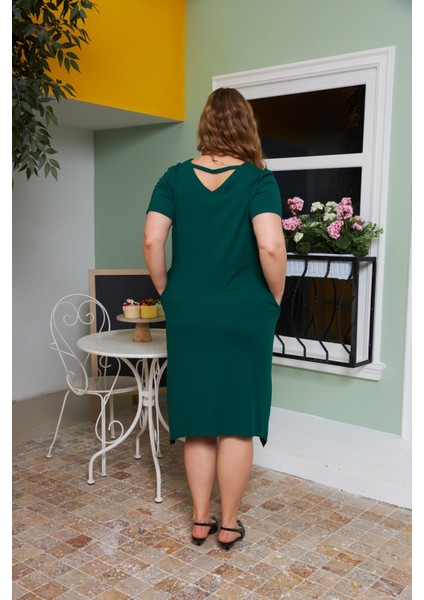 Asimetrik Kesim Sırt Kemer Detaylı Büyük Beden Elbise Zümrüt indirimleri