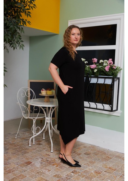 Asimetrik Kesim Sırt Kemer Detaylı Büyük Beden Elbise Siyah fiyatları