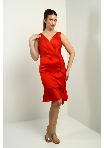 Kadın Kruvaze Yaka Astarlı Önü Drapeli Önü Volanlı Saten Kısa Elbise modelleri