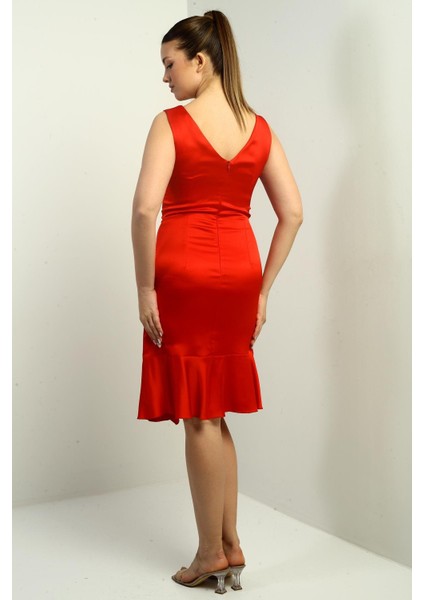 Kadın Kruvaze Yaka Astarlı Önü Drapeli Önü Volanlı Saten Kısa Elbise fırsatları