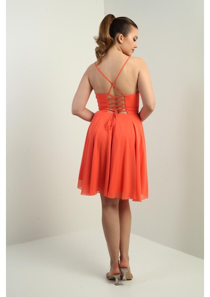 Kadın Ip Askılı Arkası Bağlamalı Önü Pencereli Astarlı Şifon Kısa Kloş Elbise fırsatları