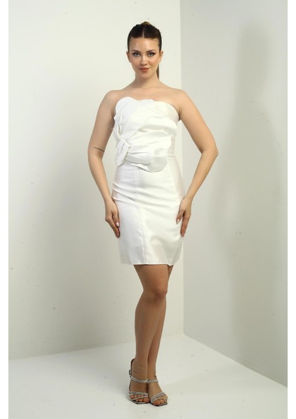 Kadın Straplez Önü Çiçek Detaylı Astarlı Kısa Saten Elbise fiyatları