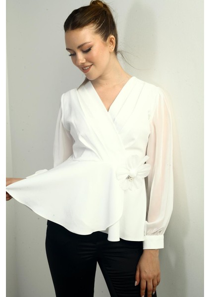 Kadın Kruvaze Yaka Şifon Kollu Çiçek Detaylı Likralı Bluz