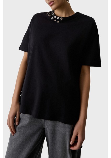 Metalik ve Bağlama Detaylı Pamuklu Oversize Fit Bisiklet Yaka Bluz Bayan Bluz 053