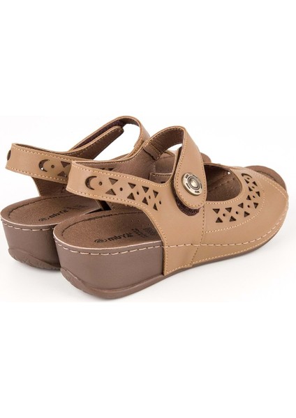 Terra Anatomik Taban Topuklu Kadın Sandalet fırsatları