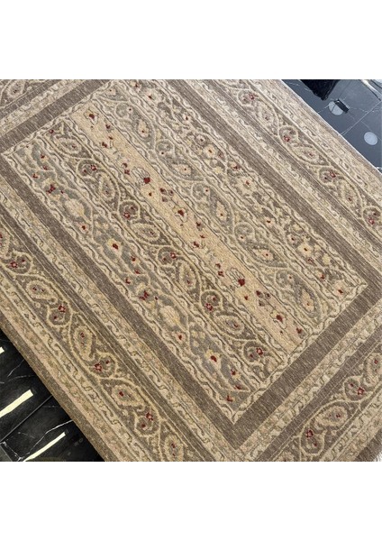 Wool Uşak Desenli Salon Halısı