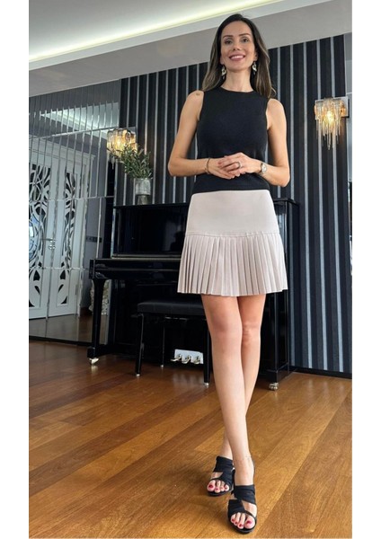 Fibula Butik Yarım Pliseli Kısa Astarsız Etek fırsatları