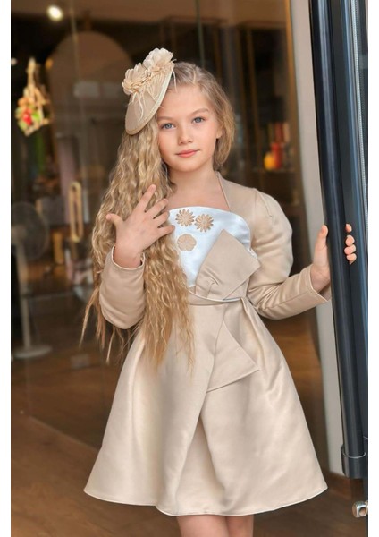 Kız Çocuk Kare Yaka Göğsü Pano Çiçek Asimetrik Kesim Krem Elbise modelleri