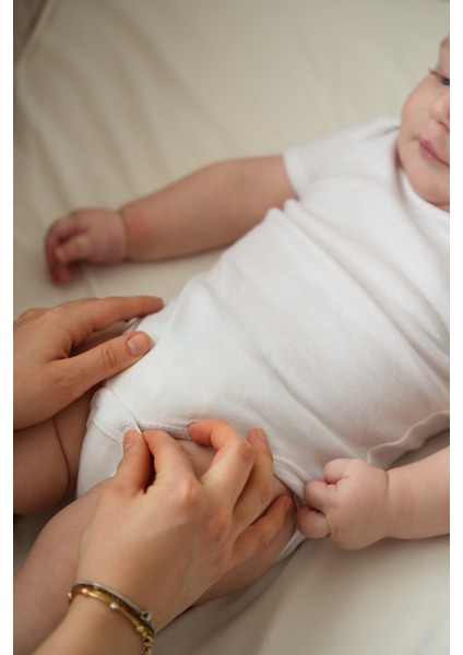 %100 Pamuk 8'li Bebek Body - Kısa Kollu ve Çıtçıtlı Beyaz Zıbın modelleri