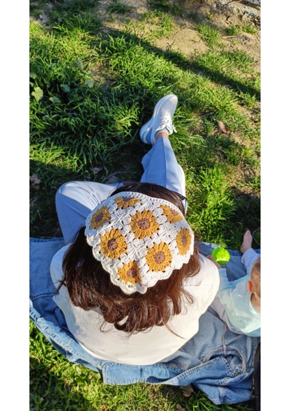 Ayçiçek Motifli Örgü Bandana