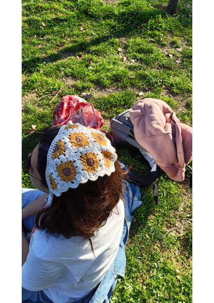 Ayçiçek Motifli Örgü Bandana