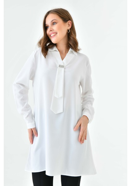Beyaz V Yaka Taş ve Fular Detaylı Oversize Tunik
