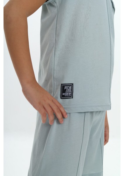 Erkek Çocuk Göğsü Cepli Armalı Şortlu Takım modelleri