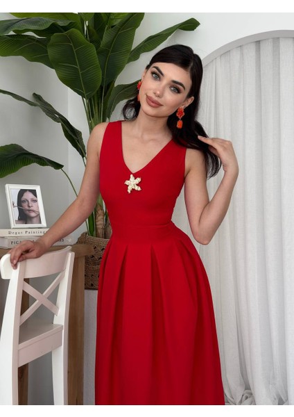 Yıldız Aksesuar Detaylı Atlas Pileli Kalın Askılı Kadın Elbise