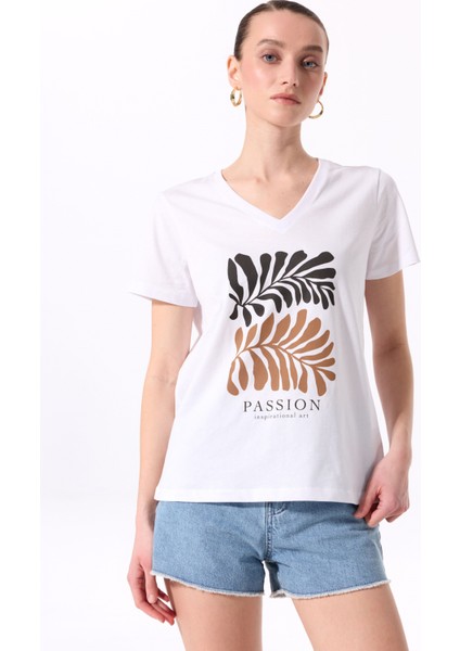V Yaka Baskılı Beyaz Kadın T-Shirt F5SL-TST0452