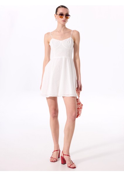 Kalp Yaka Nakışlı Beyaz Mini Kadın Elbise F5SL-ELB0014