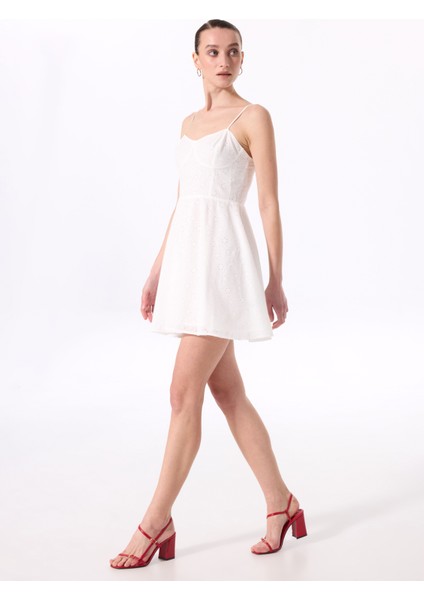 Kalp Yaka Nakışlı Beyaz Mini Kadın Elbise F5SL-ELB0014 fiyatları