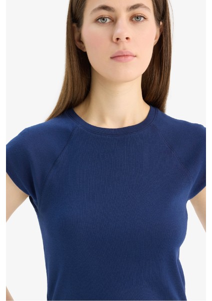 Slim Fit Dar Kesim Bisiklet Yaka Basic Düz Ribana Kısa Kollu Tişört C7334AX25SP fırsatları