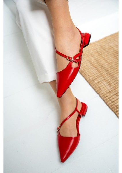 Scrup Kırmızı Tokalı Kadın Babet