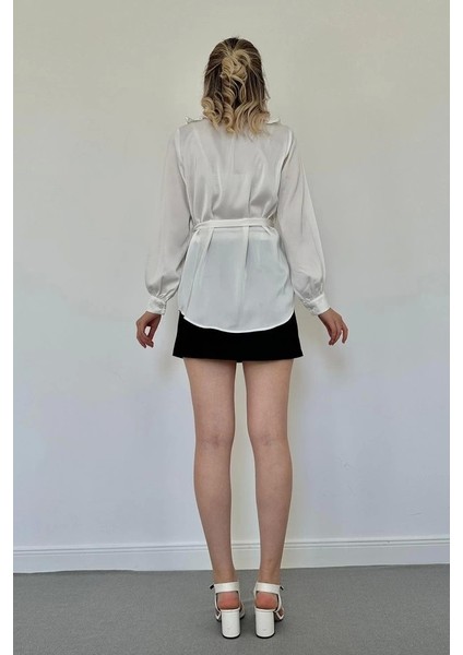 Beyaz Yakası Fırfırlı Kuşaklı Saten Gömlek fırsatları