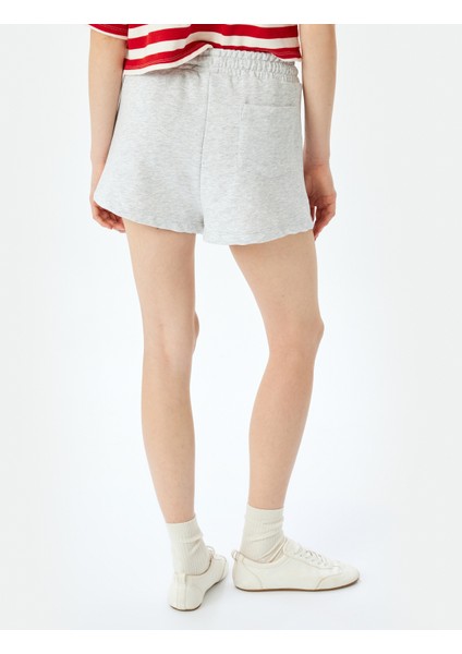 Beli Bağcıklı Cep Detaylı Şardonlu Basic Mini Şort