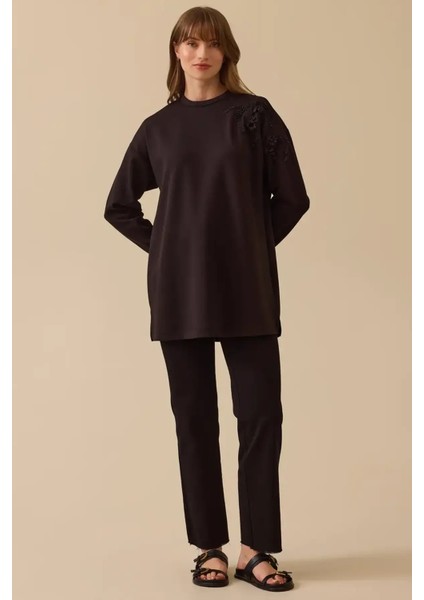 Kadın Işlemeli Omuz Detaylı Uzun Sweatshirt - Siyah