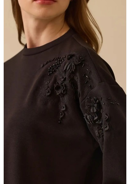 Kadın Işlemeli Omuz Detaylı Uzun Sweatshirt - Siyah