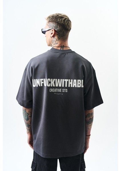 Erkek Unfuckwithable Baskılı Oversize T-Shirt Füme modelleri