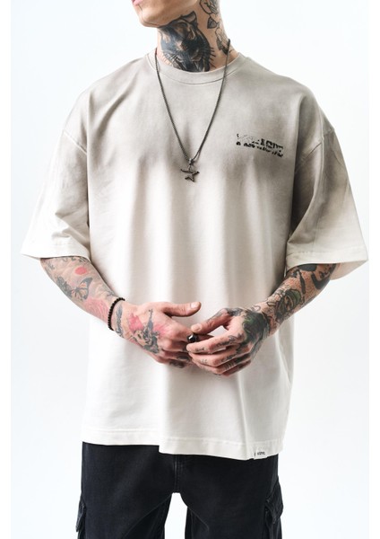 Erkek Pegasus Baskılı Oversize T-Shirt Ekru fırsatları