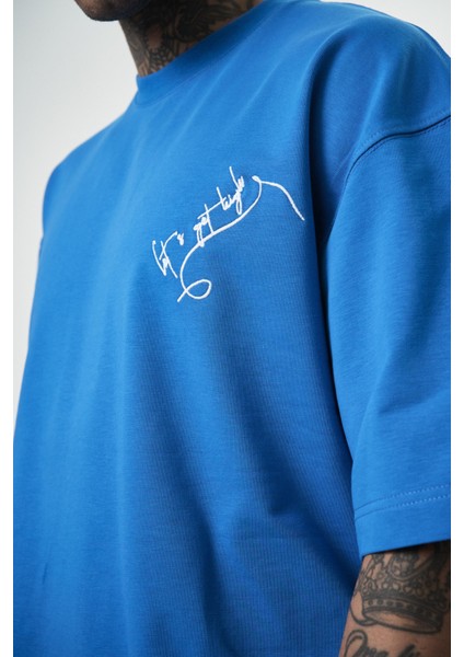 Erkek Let\'s Get Tight Nakışlı Oversize T-Shirt Mavi fırsatları