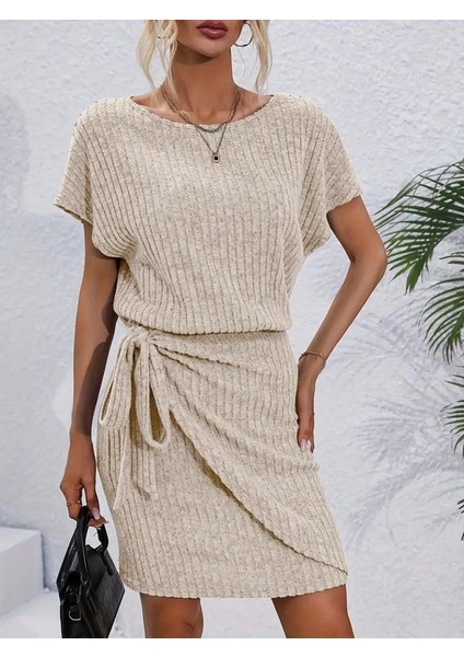 Kadın Kısa Kollu Yakası Açık Belden Lastikli Yandan Bağlamalı Kalın Fitilli Kaşkorse Elbise