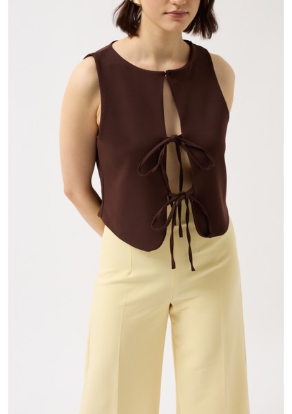 Bağcık Detay Dekolte Kahverengi Bluz modelleri