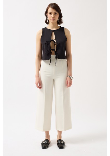 Bağcık Detay Dekolte Siyah Bluz fiyatları