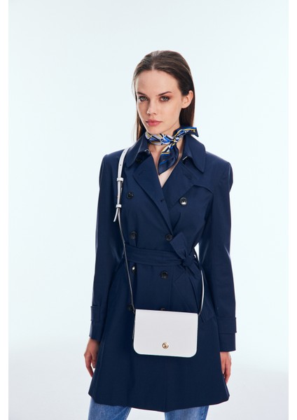 Kadın Postacı Çantası Beyaz Renkli Ergonomik Tasarım 19x14x8 cm