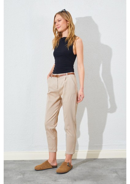 Kadın Taş Yan Cepli Havuç Paça Deri Kemerli Gabardin Pantolon fırsatları