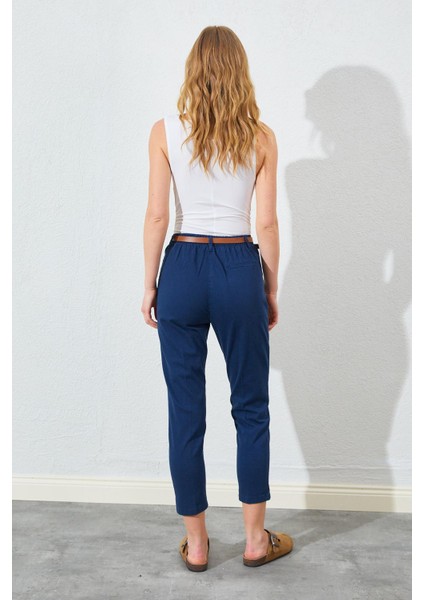 Kadın Lacivert Yan Cepli Havuç Paça Deri Kemerli Gabardin Pantolon indirimleri
