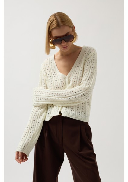 Düğme Detay Örgü Ekru Bluz