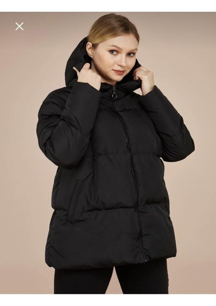 Kadın Siyah Kapüşonlu Şişme Mont