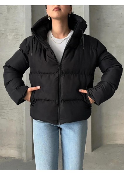 Kadın Siyah Kapüşonlu Şişme Mont Ss