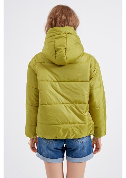 Kadın Açık Yeşil Geniş Kesim Oversize Kapüşonlu Şişme Mont fırsatları