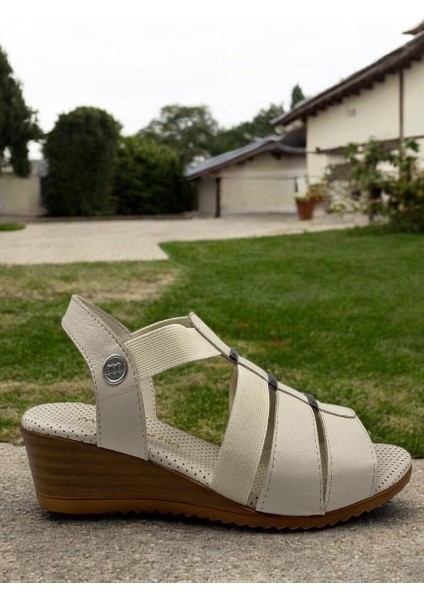 D25YS-2735 Kemik Renk Hakiki Deri Tam Ortopedik Kadın Günlük Sandalet fiyatları