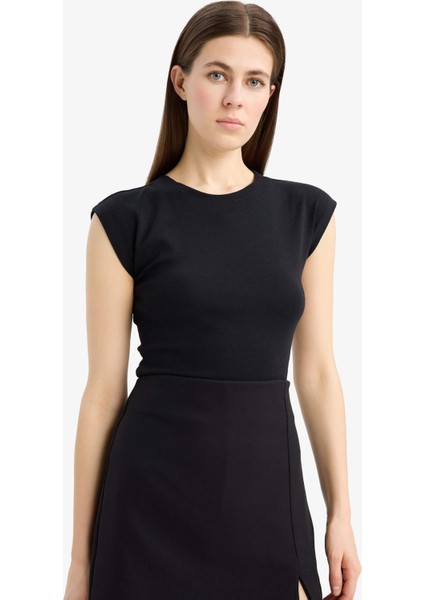 Slim Fit Dar Kesim Bisiklet Yaka Basic Düz Modal Kısa Kollu Tişört F0685AX25SP fırsatları
